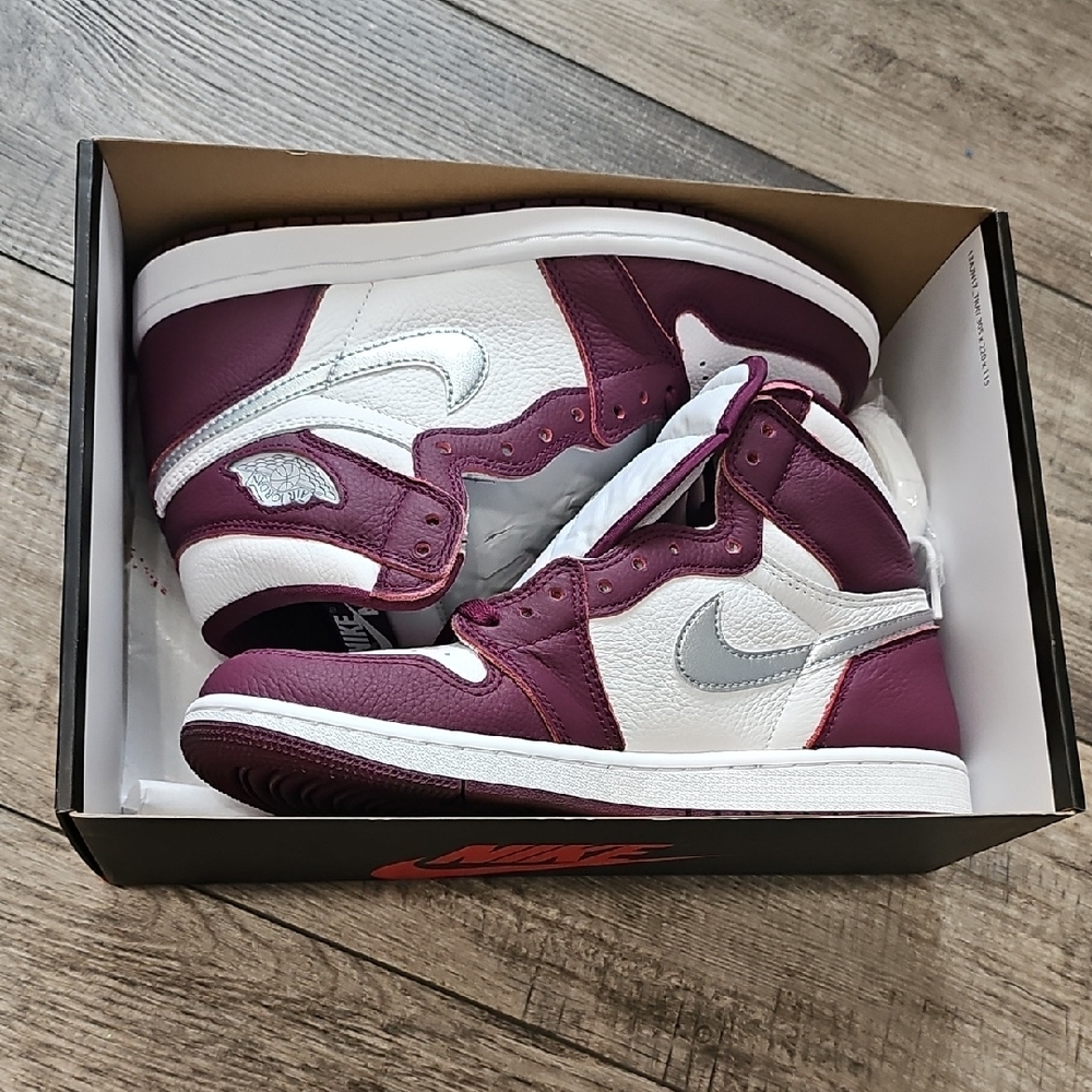 Nike Air Jordan 1 Retro High OG Bordeaux Sneakers